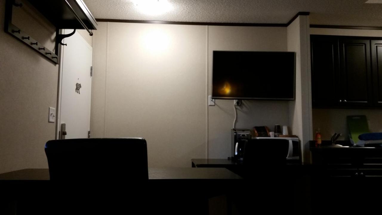 Bear'S Den Lodge Shaunavon Εξωτερικό φωτογραφία