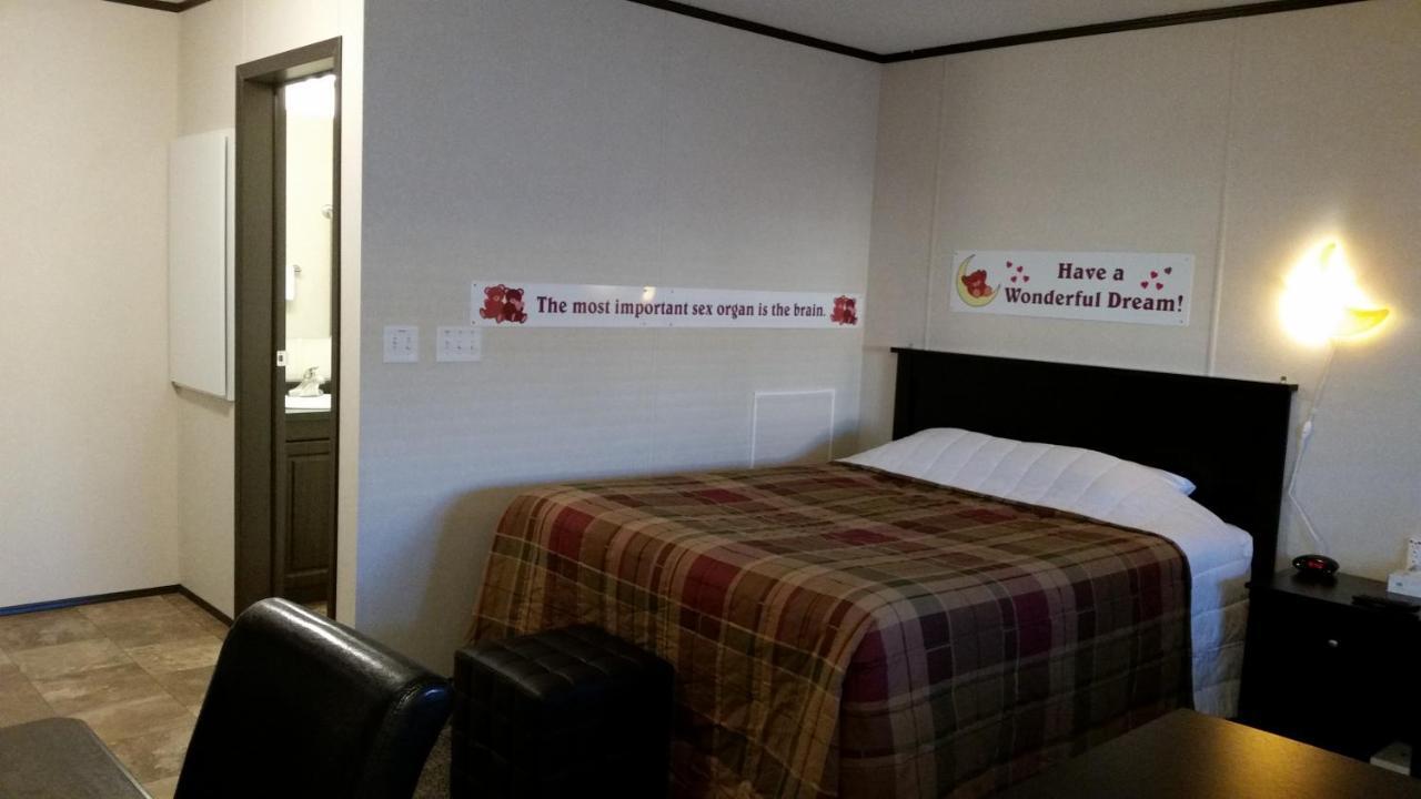 Bear'S Den Lodge Shaunavon Εξωτερικό φωτογραφία